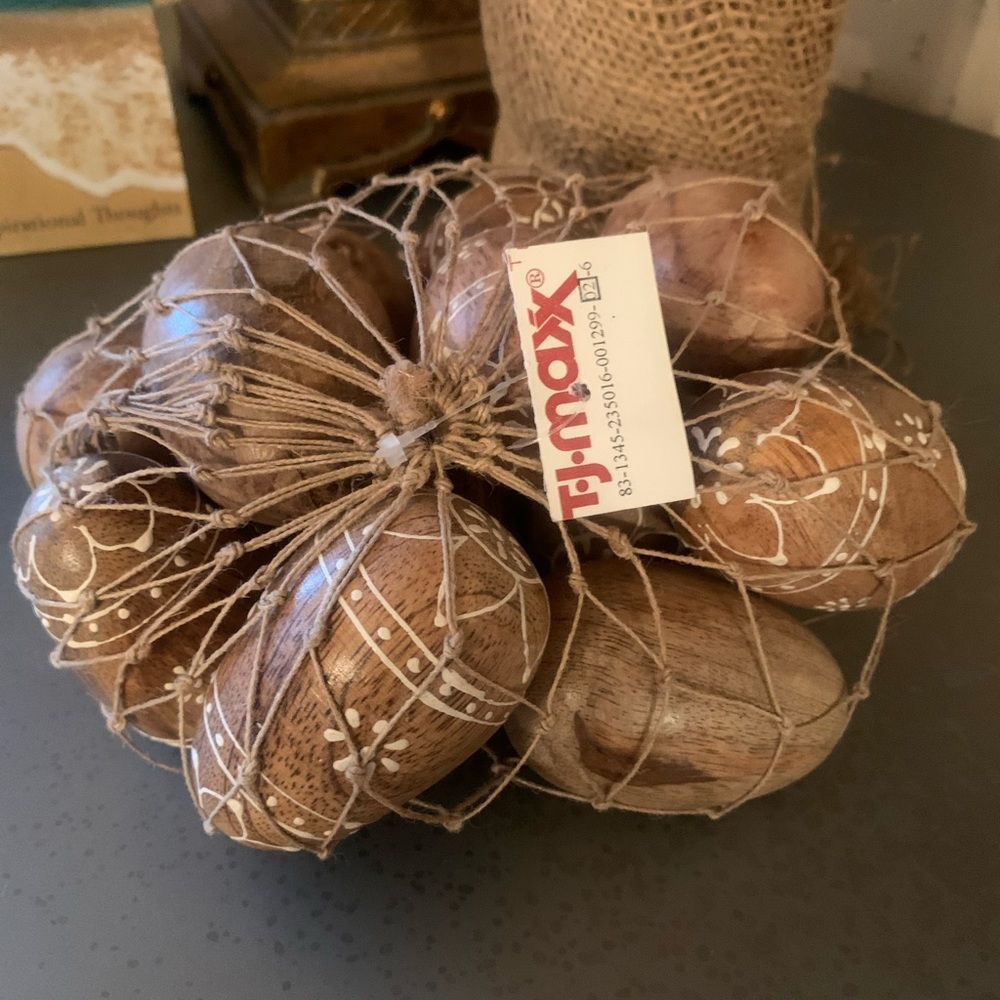 Wooden Easter Eggs, NEW WITH TAG, Gardeners Eden, 12 BROWN, sold as 1 set of 12. - Picture 5 of 6